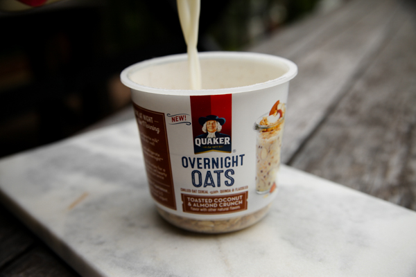 Quaker Toasted Coconut & Almond Overnight Oats Cups 12 Count, 12 ct - QFC